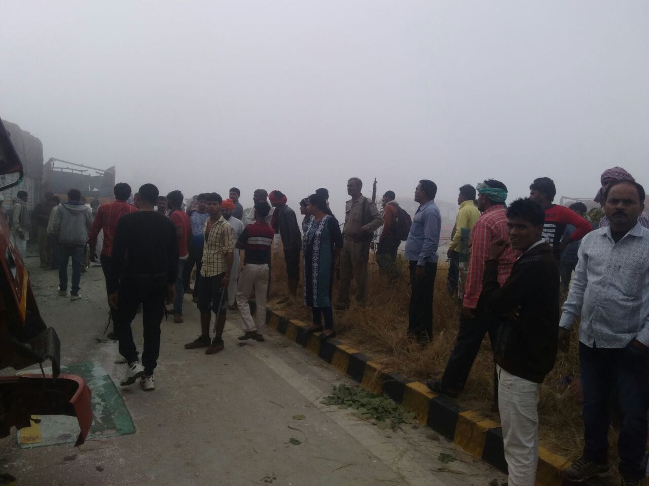 yamuna expressway Accident: vehicle collide due to fog in mathura