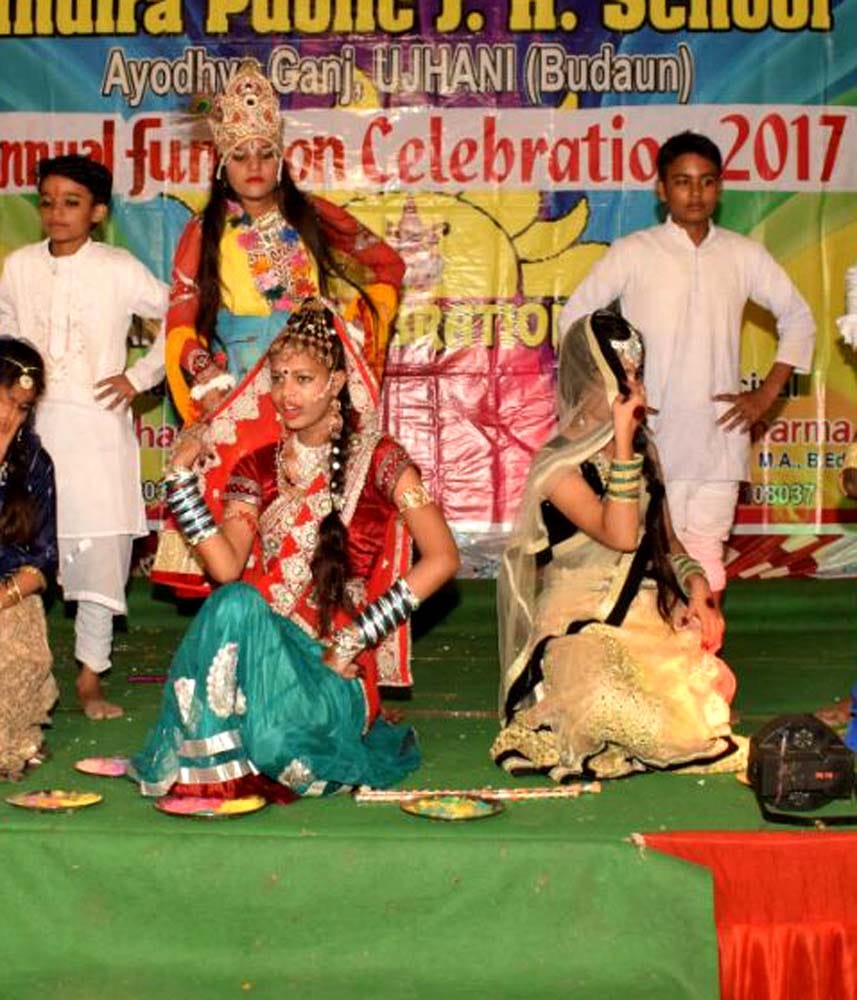 राजस्थानी नृत्य व डांडिया से बच्चों ने मनमोहा