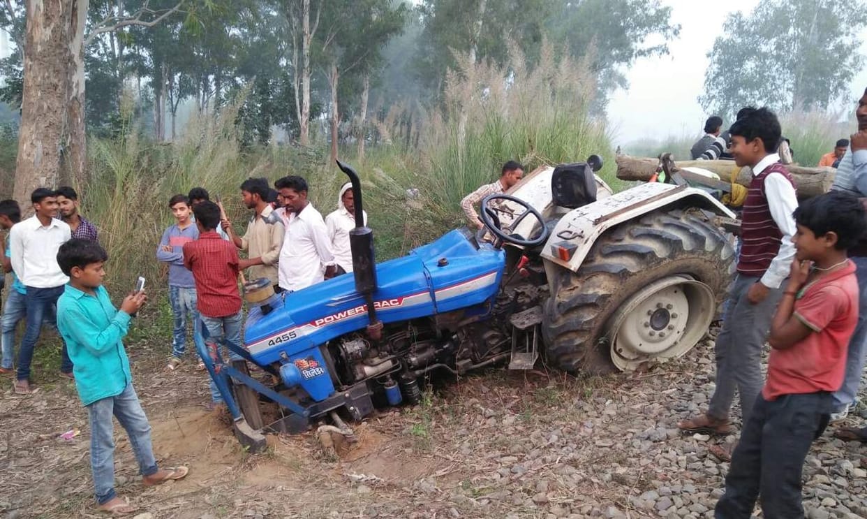 dmu ki takker se trukter chatigarsat