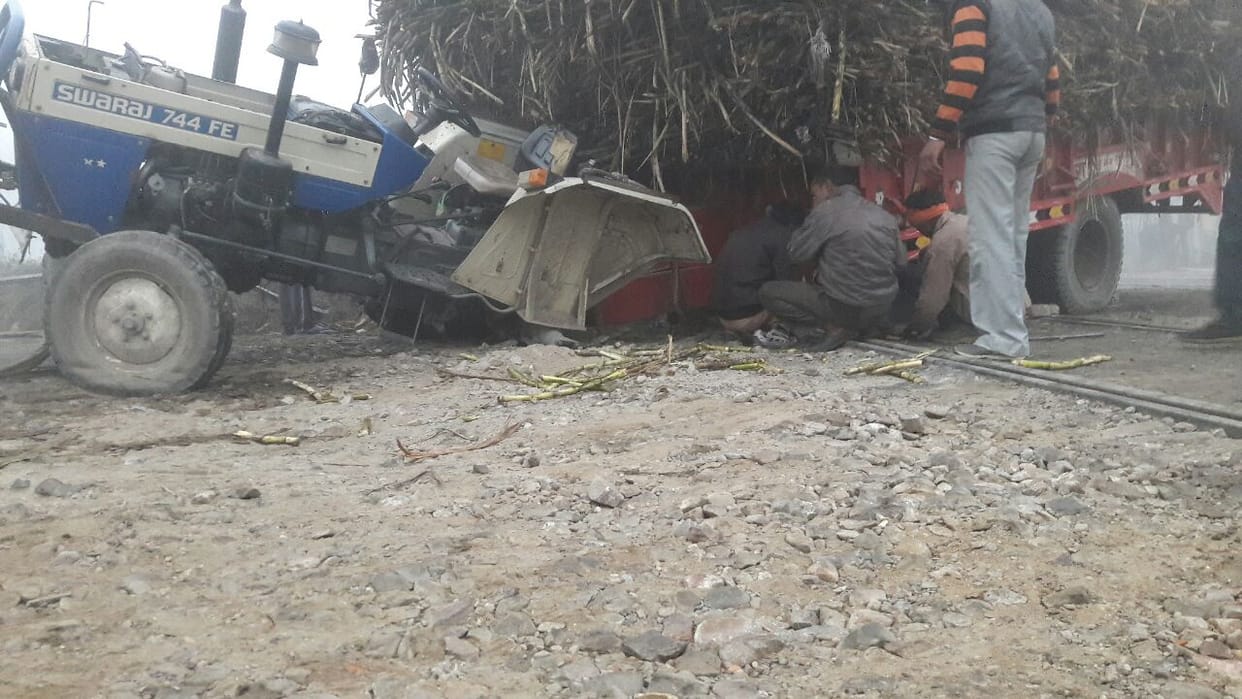 tyre of tractor remove at railway track 