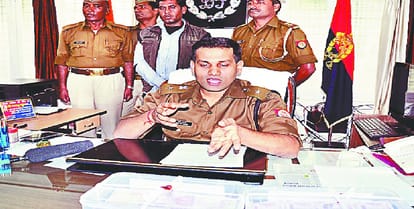 Two thousand of fake notes were shocked to see the police, one arrested