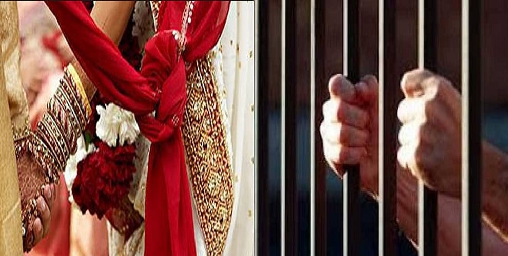 A ruckus in the beloved police station on the insistence of marriage, lover locked in jail