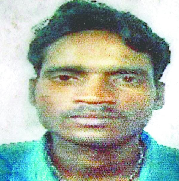 Driver dies between two trolleys