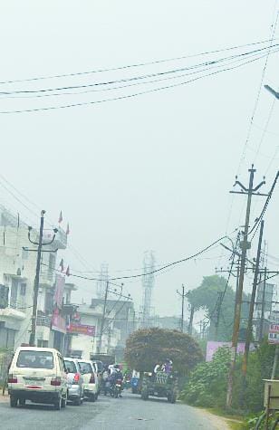 आंख खुली तो  कोहरे की चादर में लिपटा था शहर 