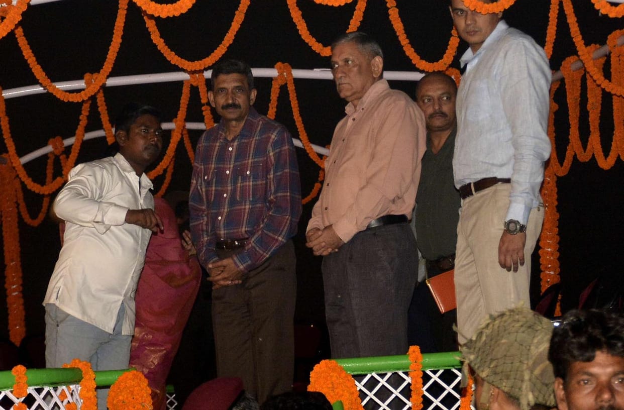 Army Chief Bipin Rawat arrived varanasi and see ganga arti