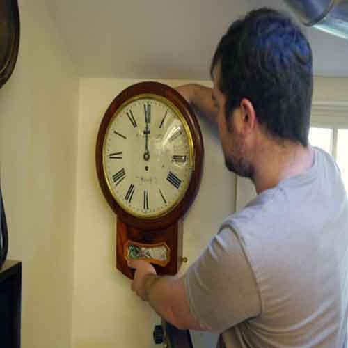according to vastu shastra a clock change your time from bad to good