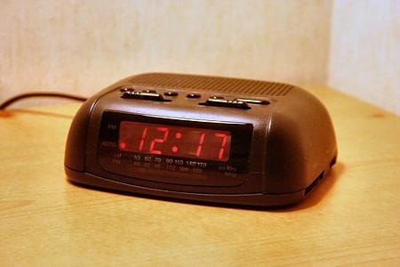 according to vastu shastra a clock change your time from bad to good