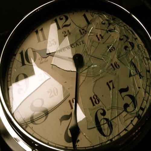 according to vastu shastra a clock change your time from bad to good