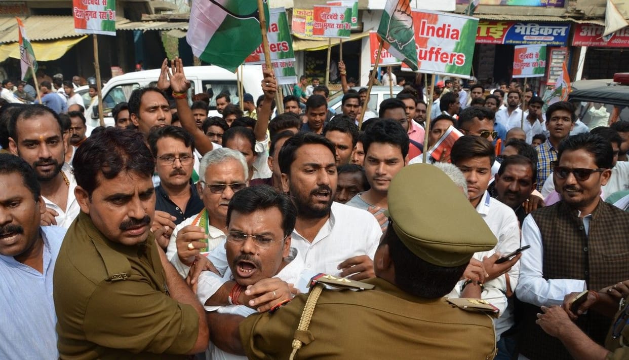 Congress condemns ban on black money