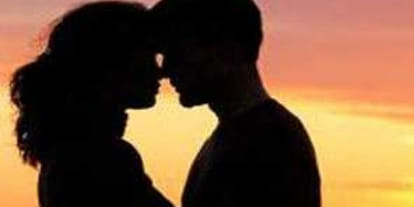 Wife beaten husband on road due to illicit relation