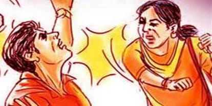Wife beaten husband on road due to illicit relation