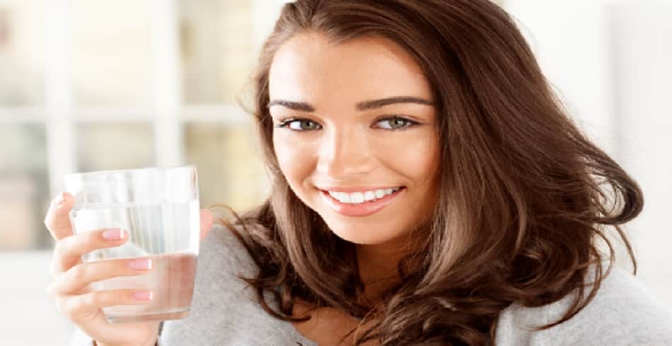 drinking water on an empty stomach helps you to lose weight says study 