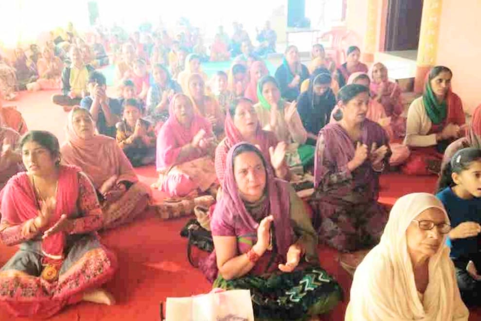 ईश्वर सर्वशक्तिमान है, वह कण-कण में विद्यमान हैं