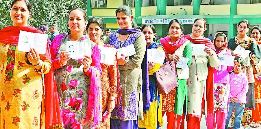 मंडी जिले में 75.21 फीसदी मतदान
