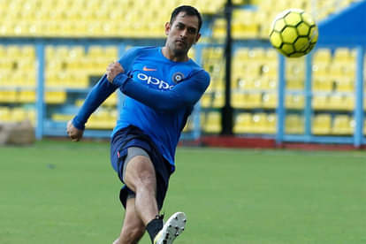 Mahendra singh dhoni will starts cricket academy in varanasi