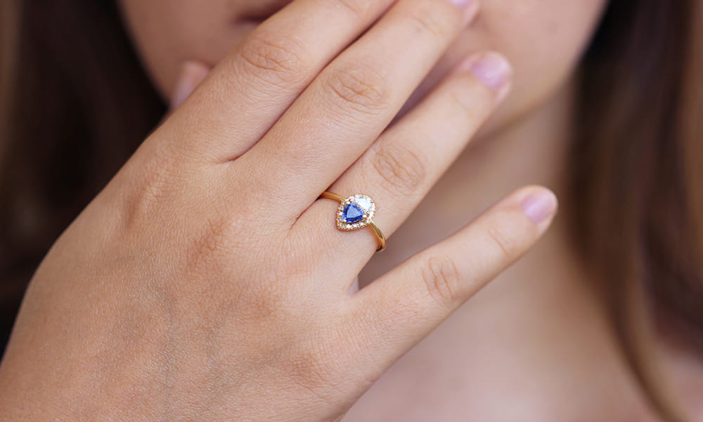 know 8 things about neelam stone or Sapphire Gemstone when you wear it