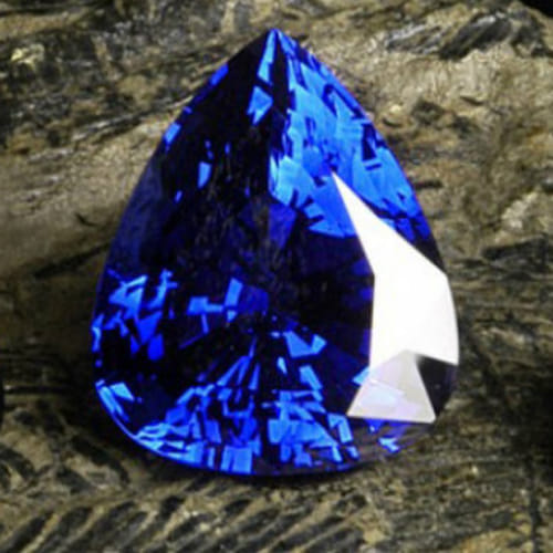 know 8 things about neelam stone or Sapphire Gemstone when you wear it