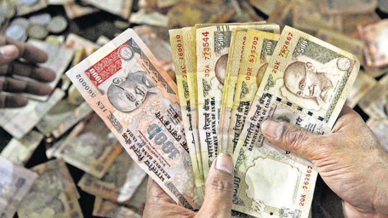 Delhi Accused arrested with old notes of 500-1000 lakhs in Laxmi Nagar