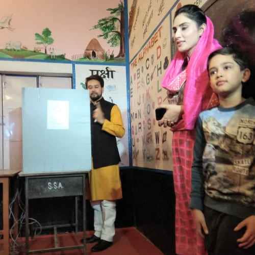 himachal assembly election 2017 dhumal virbhadra kaul singh cast their votes