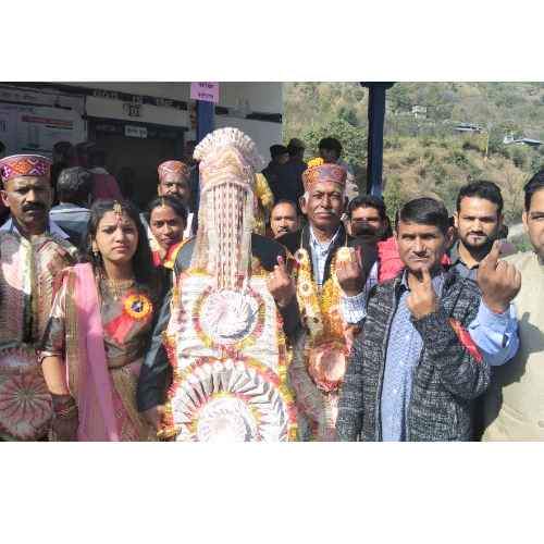 himachal assembly election 2017 senior citizens cast their vote