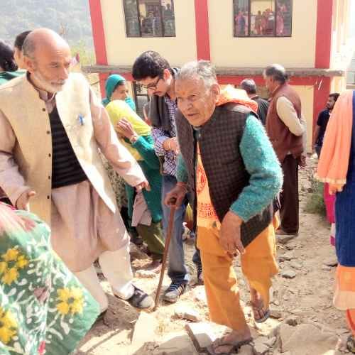 himachal assembly election 2017 senior citizens cast their vote