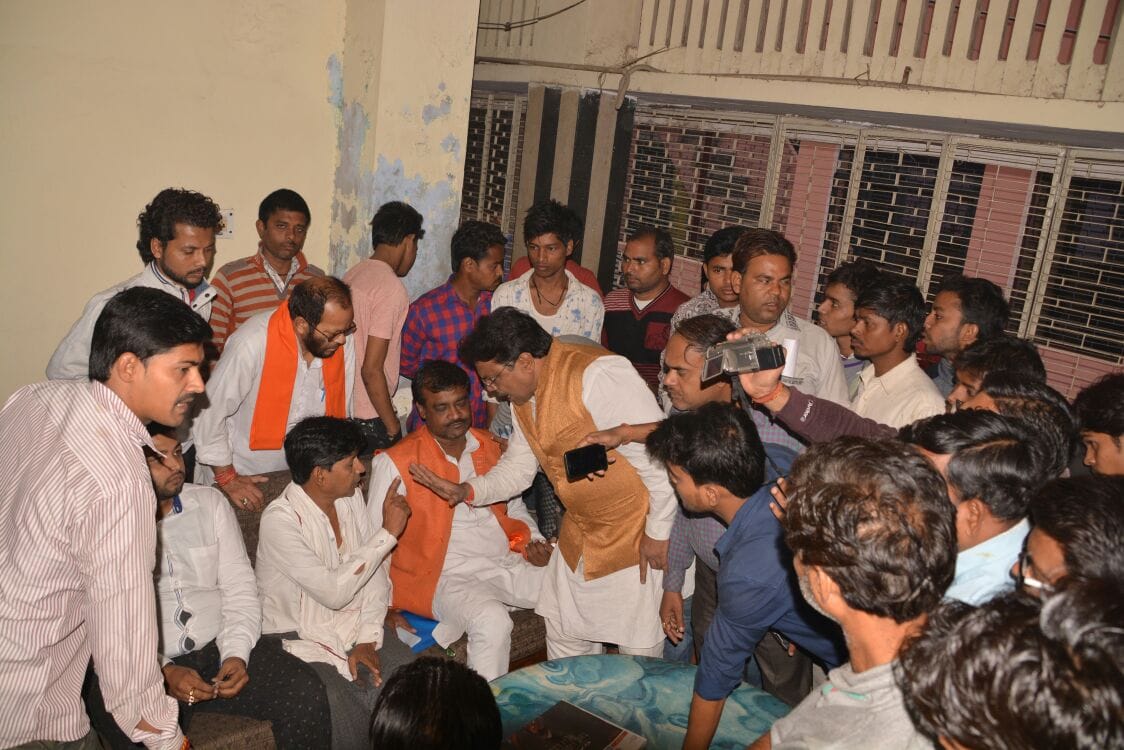 protest by bjp workers in firozabad over ticket distribution