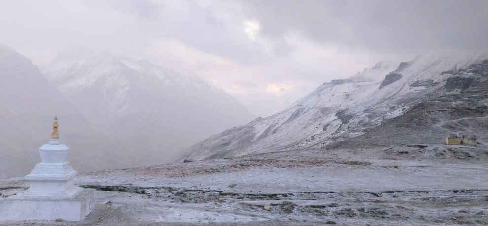 माइनस 16 डिग्री तापमान में हो रही देव उत्सव की तैयारी
