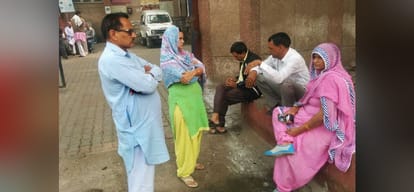 car fell down in yamuna due to fog, two dead