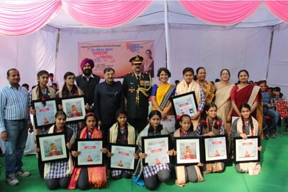 uttarakhand foundation day 2017, tarun vijay honored girls