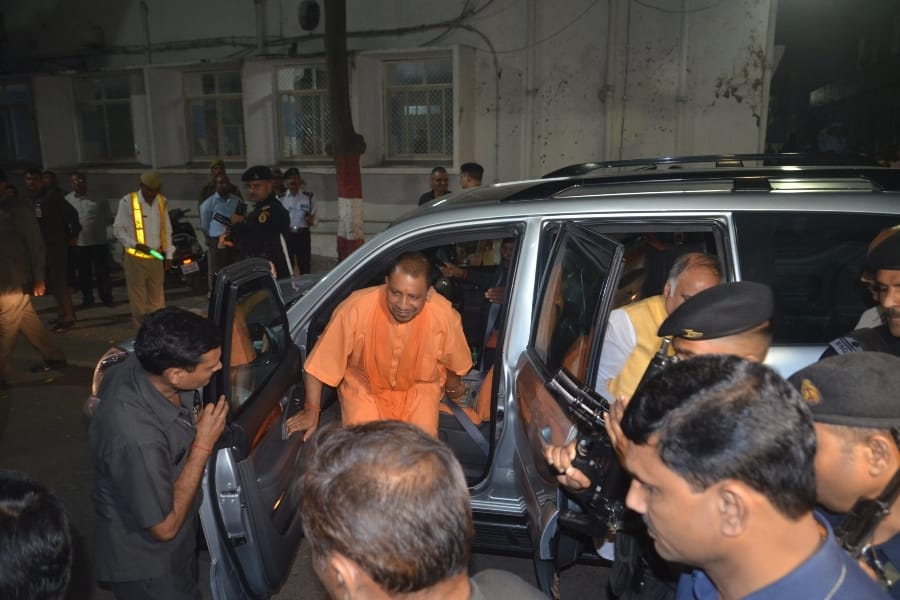 yogi adityanath in KGMU to see deputy chief minister's son