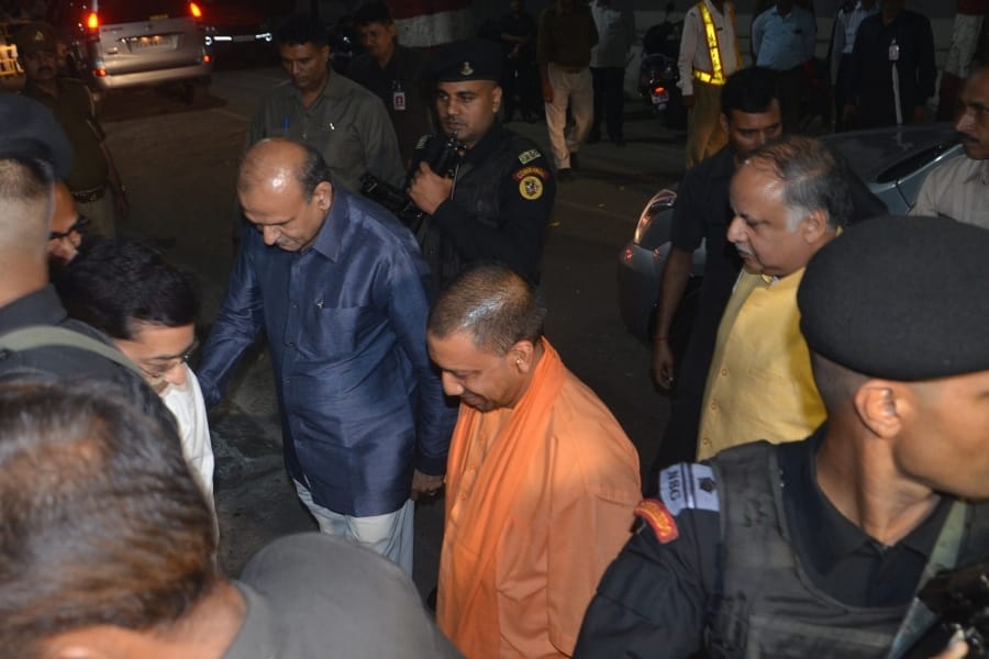 yogi adityanath in KGMU to see deputy chief minister's son