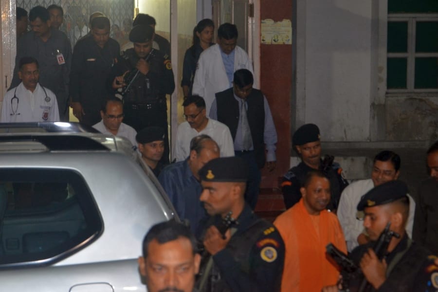 yogi adityanath in KGMU to see deputy chief minister's son