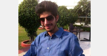 Deadbody of the BCom student has been recovered from the car