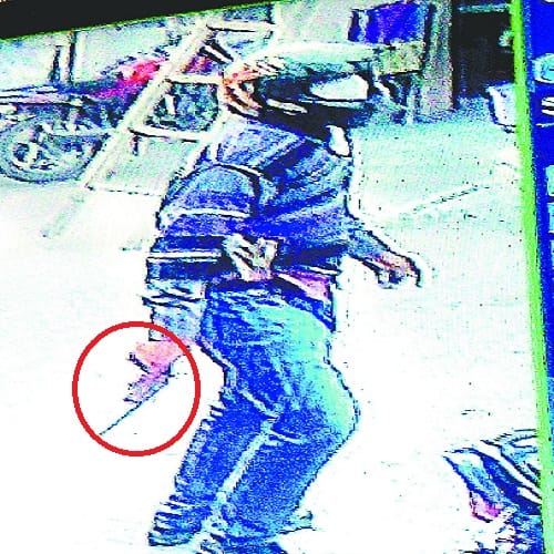 jewelery shop looted, shot, see photos