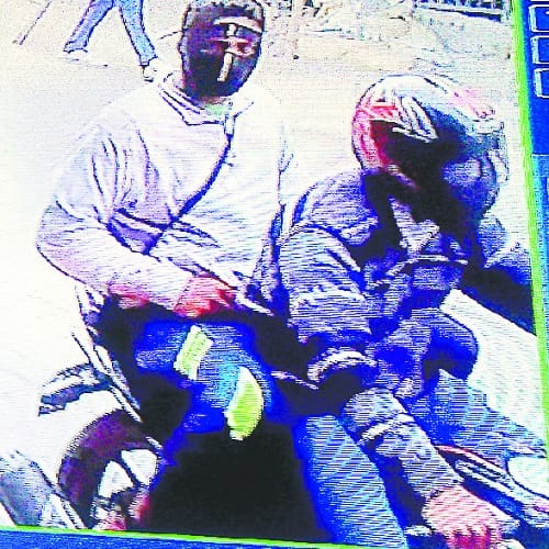 jewelery shop looted, shot, see photos