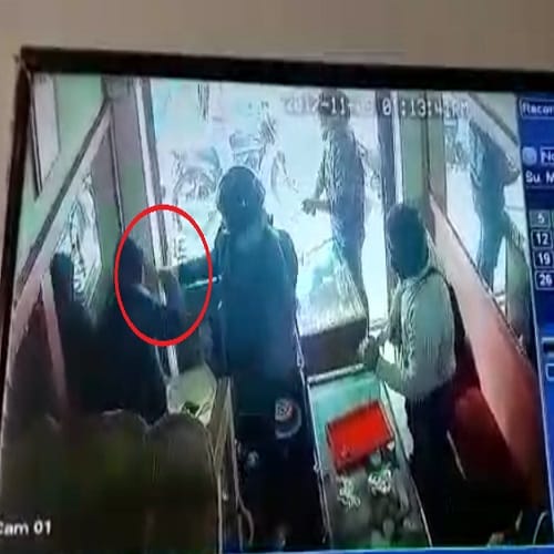 jewelery shop looted, shot, see photos
