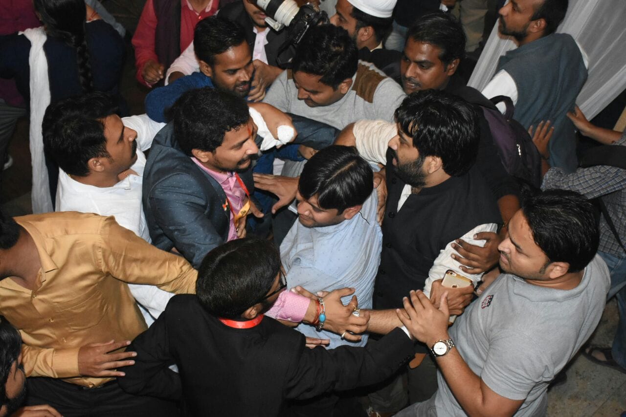 Abvp worker protest against kanhya Kumar in Lucknow