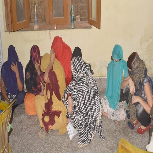 The police were surprised to see the women in red light area, see photos