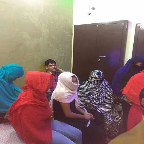 The police were surprised to see the women in red light area, see photos