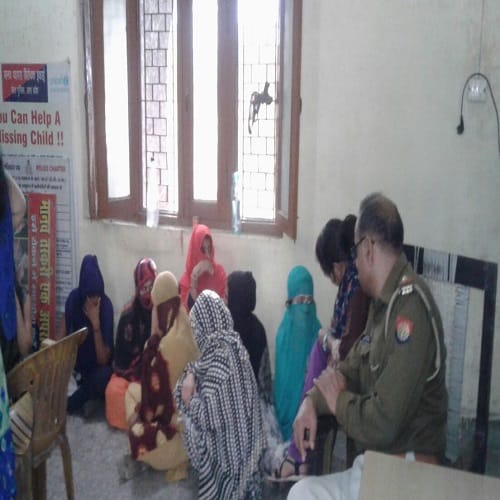 The police were surprised to see the women in red light area, see photos