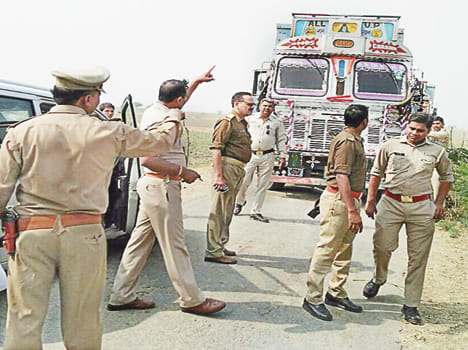 Without papers, the police caught 10 trucks full of sand and ballast