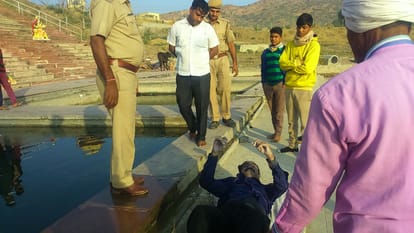 botany professor found dead in a lake in pushkar 