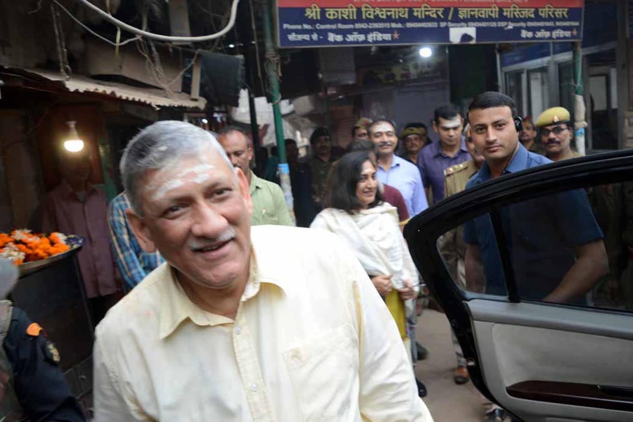army chief bipin rawat prayers for army in kashi vishwanath temple