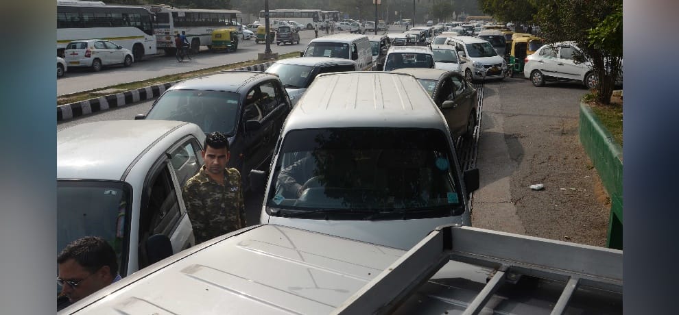 long queues of cars for getting cng stickers