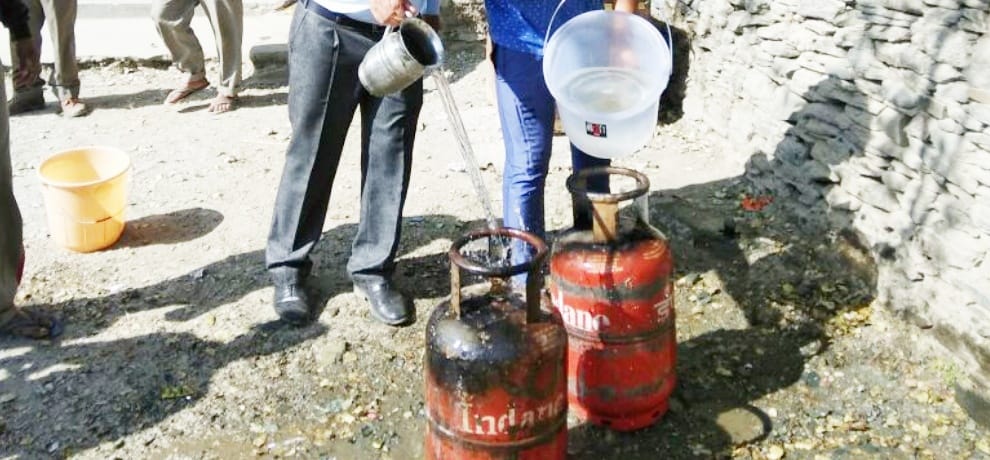 सिलेंडर पाइप ने आग लगने से अफरा-तफरी