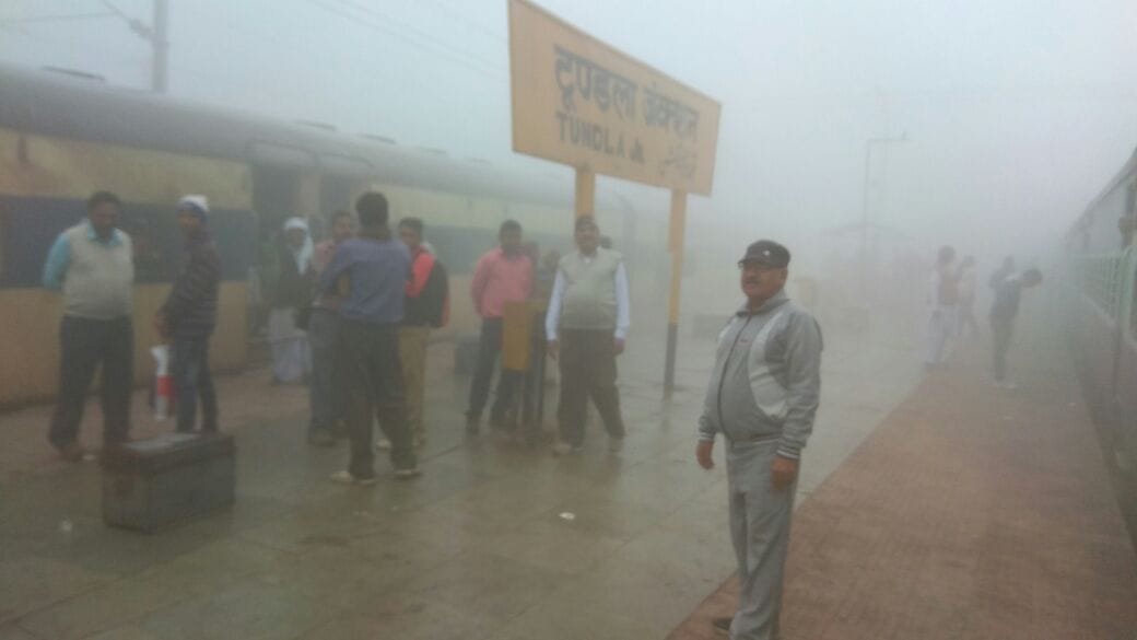 agra dence fog stop life in city of taj mahal