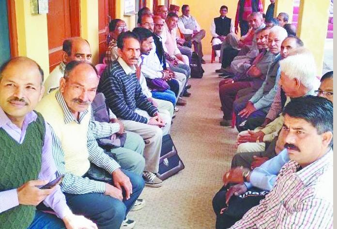 जबरन वोट डलवाने के मामले ने पकड़ा तूल 