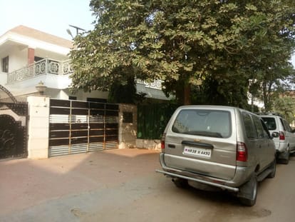 income tax raid in agra and etah property of engineer rajeshwar