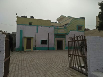 income tax raid in agra and etah property of engineer rajeshwar