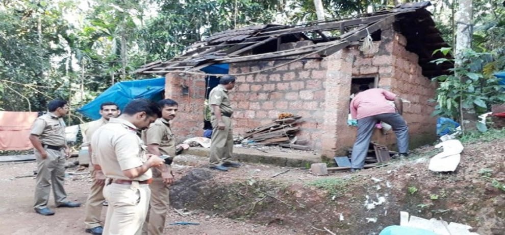 bomb blast at rss worker's house in kannur